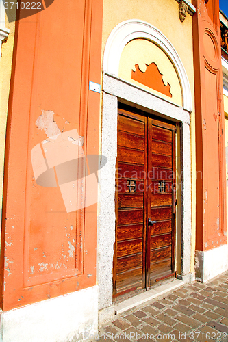 Image of old door in italy land   gate
