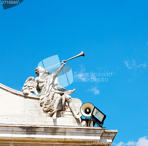 Image of monument statue  in old historical construction italy europe mil