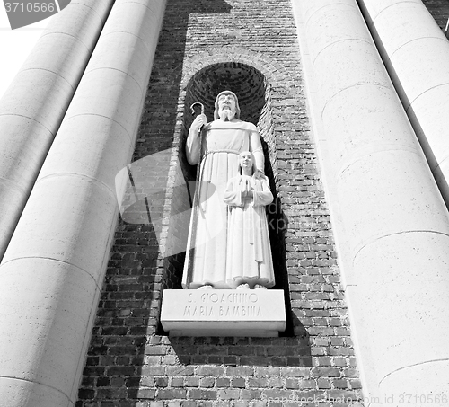 Image of monument statue  in old historical construction italy europe mil