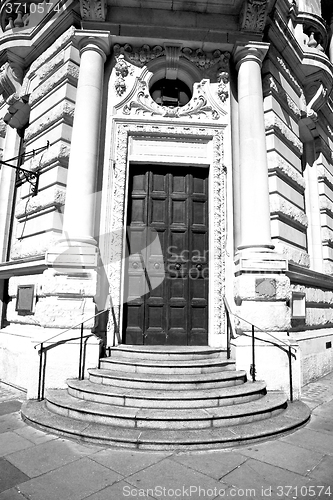 Image of   parliament in london old   and   wall