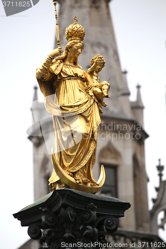 Image of The Mariensaule, a Marian column and Munich city hall on the Mar