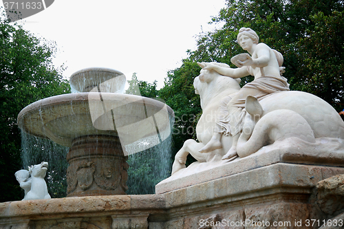 Image of The Wittelsbacher fountain at the Lenbachplatz in Munich, German