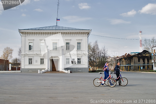 Image of Cyclists conduct bicycles against administration