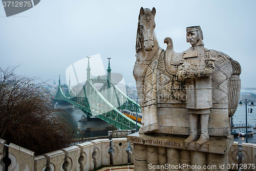 Image of Szent Istvan Kiraly and the Szabadzag Híd