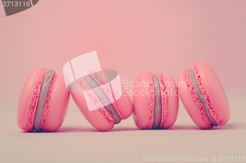 Image of traditional french macarons 