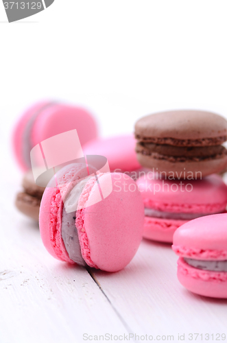 Image of traditional french macarons 