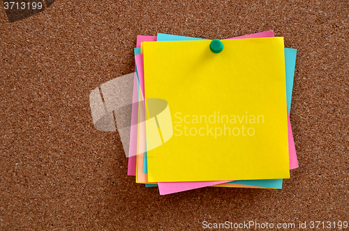 Image of Blank notes pinned into brown corkboard