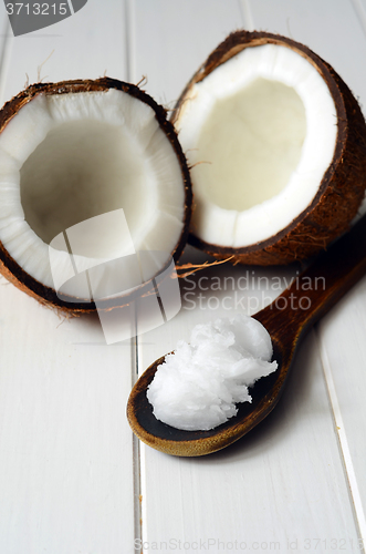 Image of Coconut with coconut oil