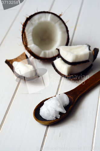 Image of Coconut with coconut oil