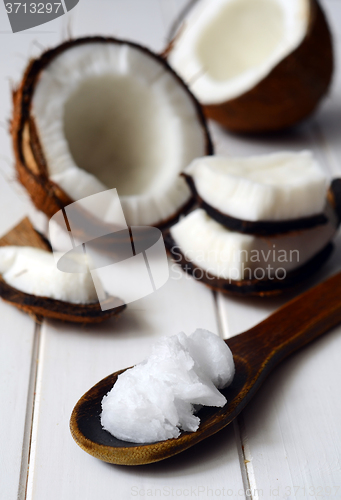 Image of Coconut with coconut oil