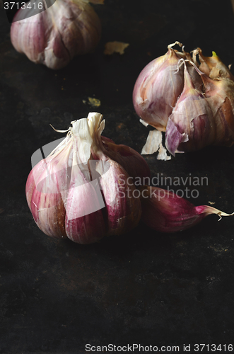 Image of  raw pink garlic 