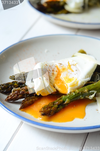 Image of Green asparagus with poached egg