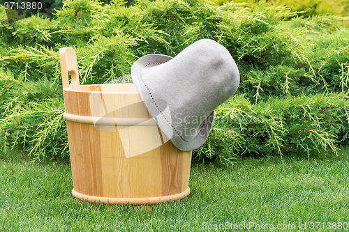 Image of Wooden bucket and felt hat for the sauna.