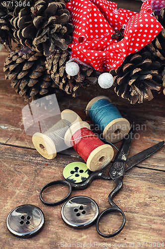 Image of making of Christmas wreath