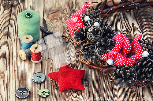 Image of making of Christmas wreath