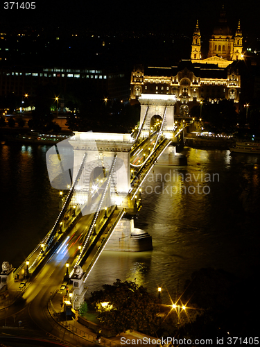 Image of Szechenyi Chain Bridge in Budapest by night