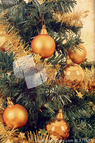 Image of yellow decorated christmas tree 