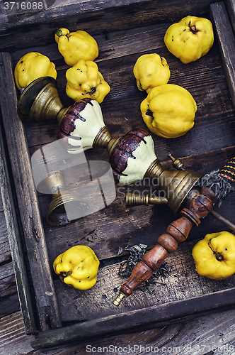 Image of hookah and quince