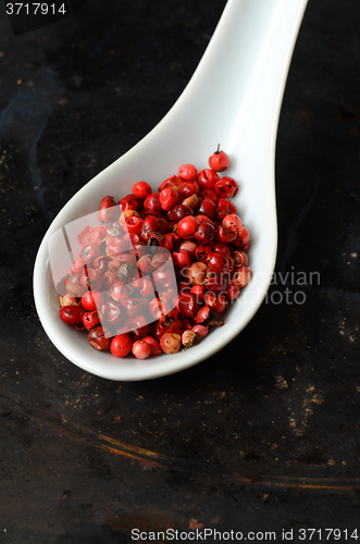 Image of Pink peppercorns close up