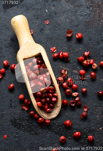 Image of Pink peppercorns close up