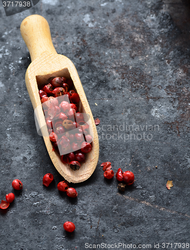Image of Pink peppercorns close up