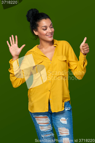 Image of Woman showing six fingers