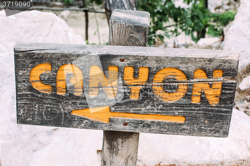 Image of Wooden plaque with the inscription pointer Canyon