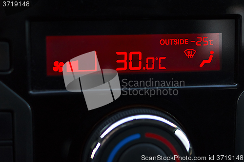 Image of Thermometer shows minus 25 in car