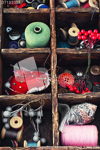 Image of Spools of thread and buttons