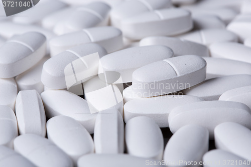 Image of White pills on the black