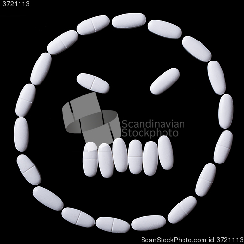 Image of face of white oblong tablets 