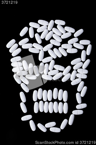 Image of face of white oblong tablets 