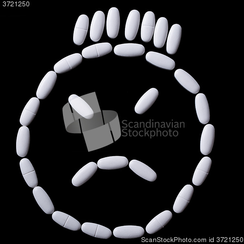 Image of White pills on the black