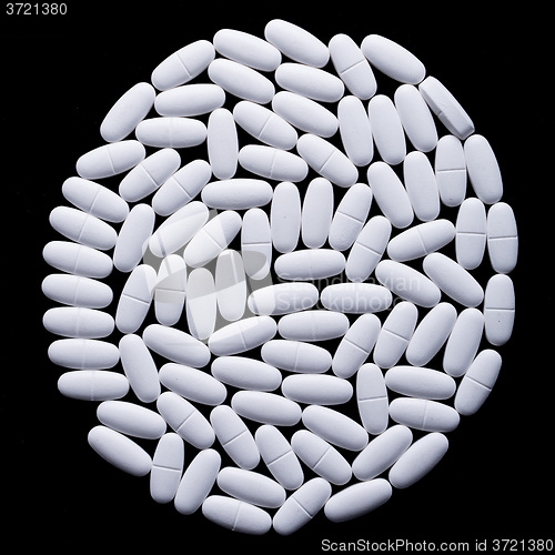 Image of White pills on the black