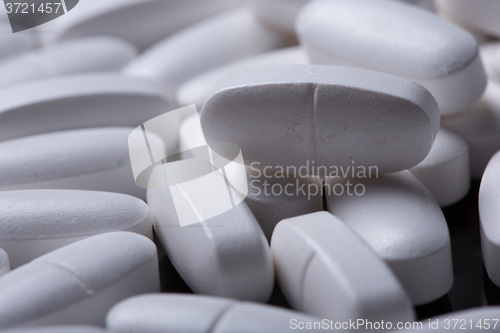 Image of White pills on the black