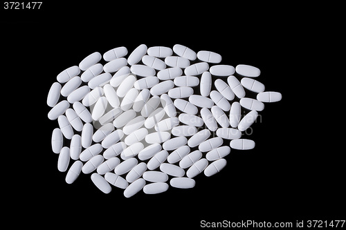 Image of White pills on the black