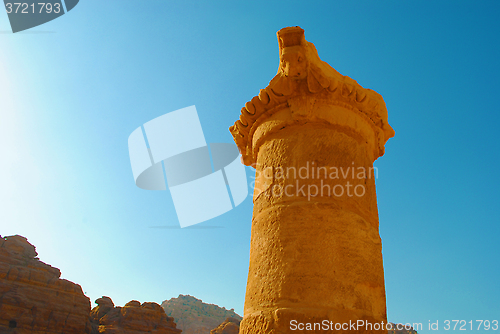 Image of Roman columns in Petra, Jordan