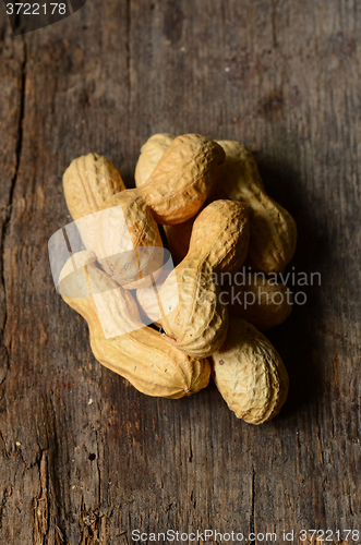 Image of Dried peanuts  in shells