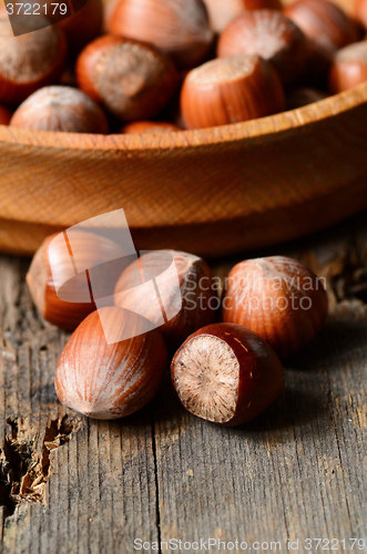 Image of Whole brown hazelnuts