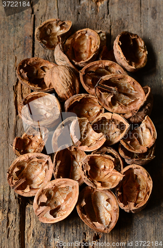 Image of empty nuts shells 