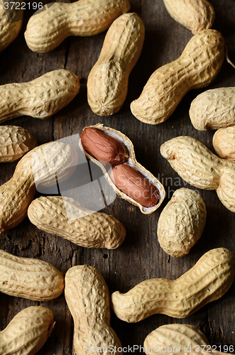 Image of Dried peanuts  in shells