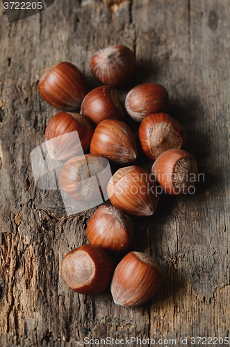 Image of Whole brown hazelnuts