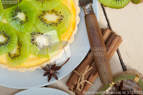 Image of kiwi  pie tart and spices