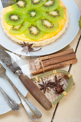 Image of kiwi  pie tart and spices