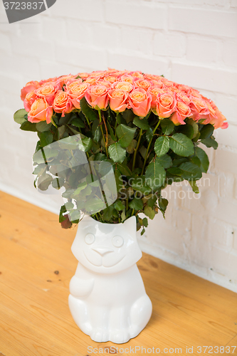 Image of beautiful roses in a vase-cat