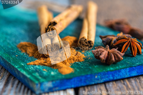 Image of Ceylon cinnamon and star anise closeup.