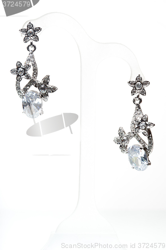 Image of earrings with Briliant on the white