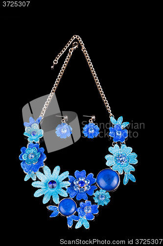 Image of metal feminine necklace. in the form of flowers