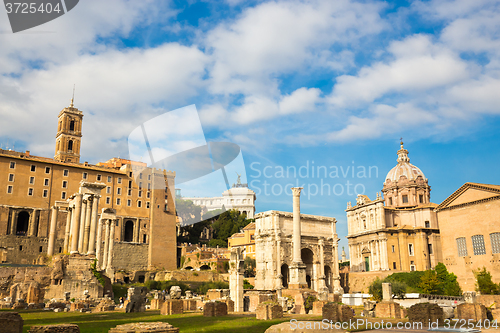 Image of Roman ruins in Rome.