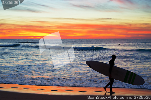 Image of Surfer with longboard